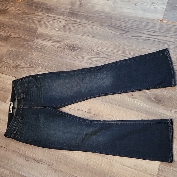 Levi's l 26 l dark denim l size 2 l slight flare l waist 26 l pants - Picture 2 of 9